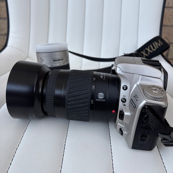 Vintage Minolta QTSI Maxxum 35 mm Film Camera with 70-210 & 35-80 AF Zoom Lens - Picture 6 of 17